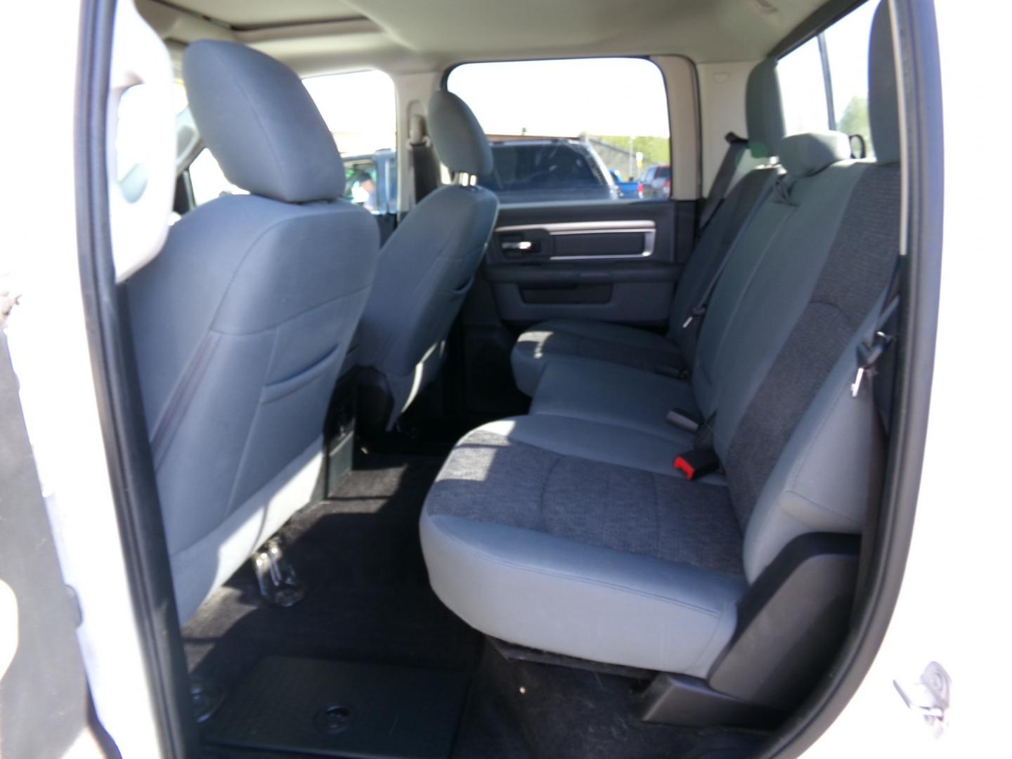 2017 Dodge 1500 Big Horn Crew Cab LWB 4WD (1C6RR7TT0HS) with an 5.7L V8 OHV 16V engine, 6-Speed Automatic transmission, located at 2630 Philips Field Rd., Fairbanks, AK, 99709, (907) 458-0593, 64.848068, -147.780609 - Photo#5
